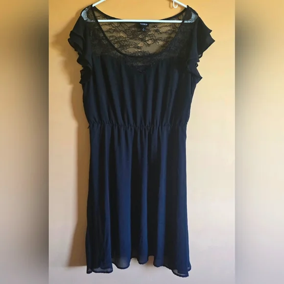 Torrid dress w/ lace accent, size 0 - Picture 1 of 6
